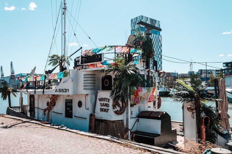 White Sand Boat — photo
